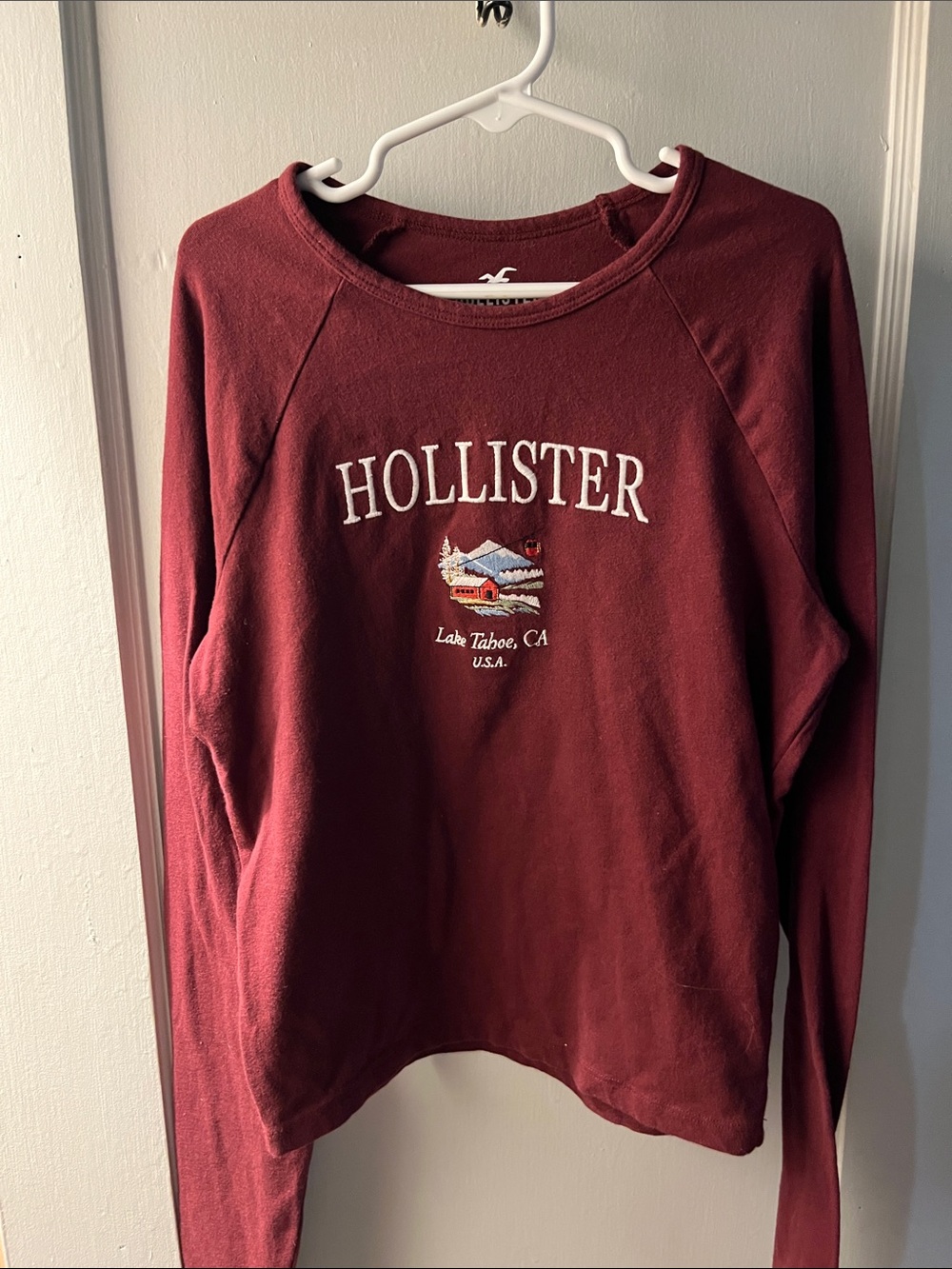 Hollister Girls Crewneck Sweatshirt in Burgundy with Lake Tahoe Embroidery